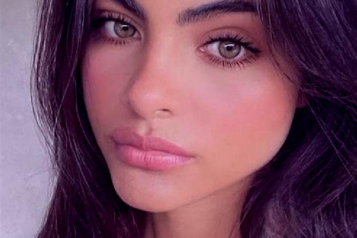 Zoe, 31, a brunette hazel-eyed latina companion based in Al Hillah. Offering Girlfriend Experience, Erotic Massage, Duos. Available for incall and outcall, d...