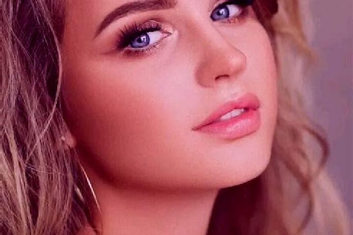 Zoe, 31, a dark blonde blue-eyed ebony companion based in Fadden. Offering Striptease, Erotic Massage, Fetish, Domination. Available for incall and outcall, ...