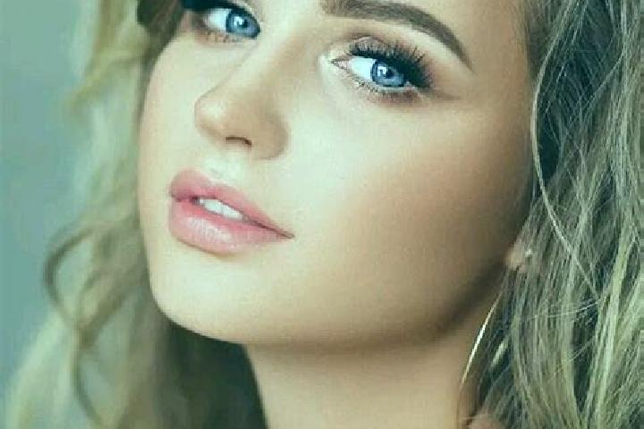Zoe, 31, a dark blonde blue-eyed ebony companion based in Palmaritos. Offering Party Girl, Erotic Massage, Prostate Massage, Couples, Striptease. Available f...