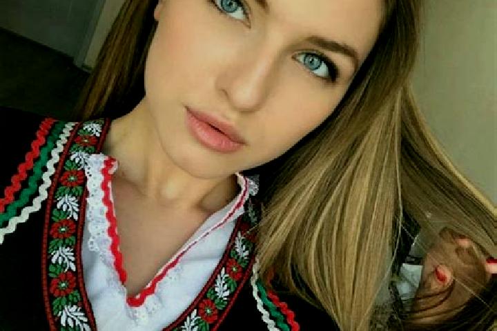 Zoe, 31, a dark blonde green-eyed slavic companion based in Bandar-e Anzali. Offering Party Girl, CIM, Overnight, Fetish. Available for incall and outcall, o...