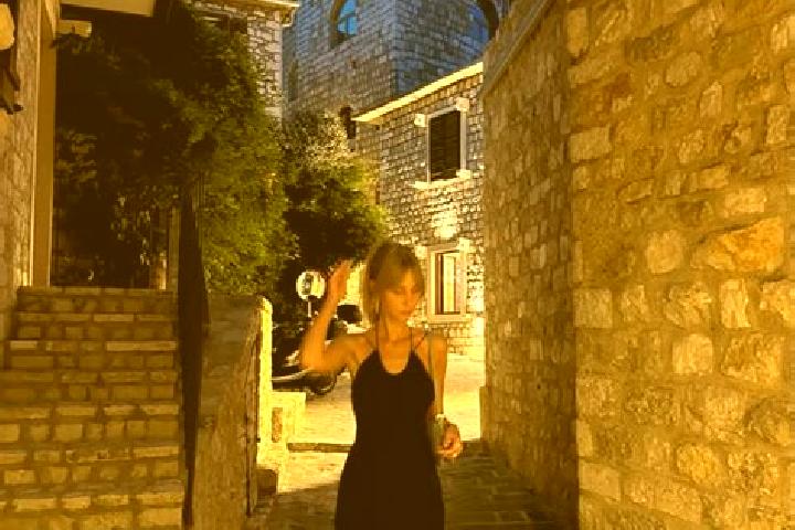 Zoe, 31 — Escort in Bijela, Montenegro