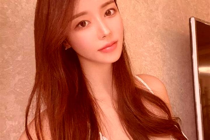 Zoe, 31 — Escort in Hexiangqiao, China