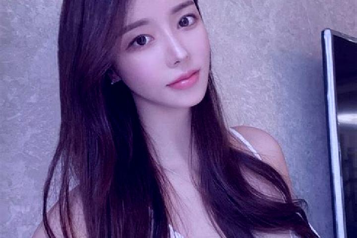 Zoe, 31 — Escort in Meikeng, China