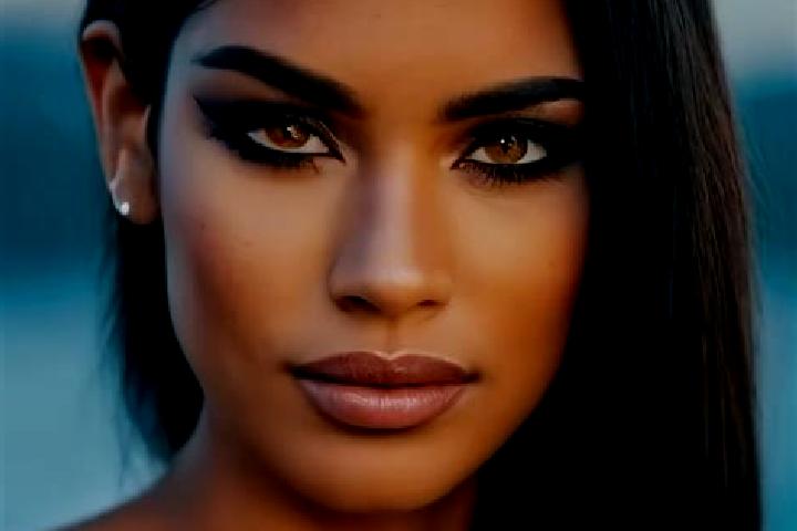 Zoe, 32, a black grey-eyed latina companion based in Alicante. Offering Dinner Date, Tantra. Available for incall and outcall, overnight bookings available.