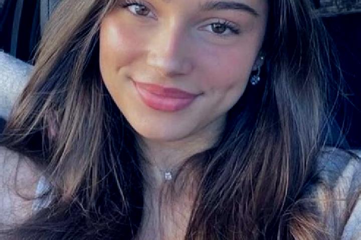 Zoe, 32, a brunette hazel-eyed slavic companion based in Salay. Offering Travel Companion, GFE, Striptease. Available for incall and outcall, overnight booki...