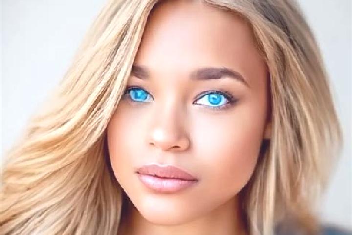 Zoe, 32, a dark blonde blue-eyed latina companion based in Nuevo Mieleras. Offering Dinner Date, Roleplay, Fetish, Duos. Available for incall and outcall, ov...