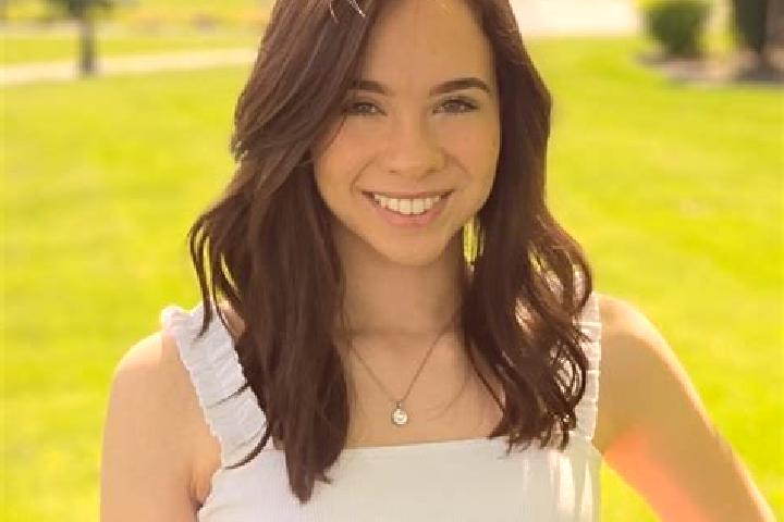 Zoe, 32 — Escort in McClellan Park, United States