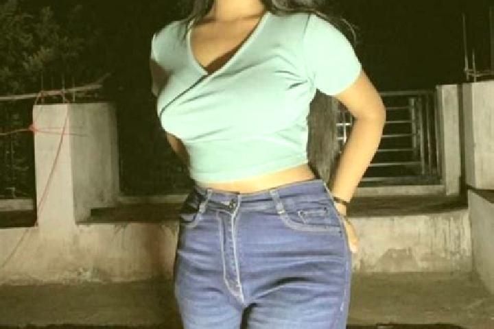 Zoe, 32 — Escort in Neb Sarai, India