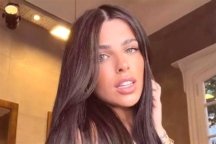 Zoe, 32 — Escort in Robleda-Cervantes, Spain