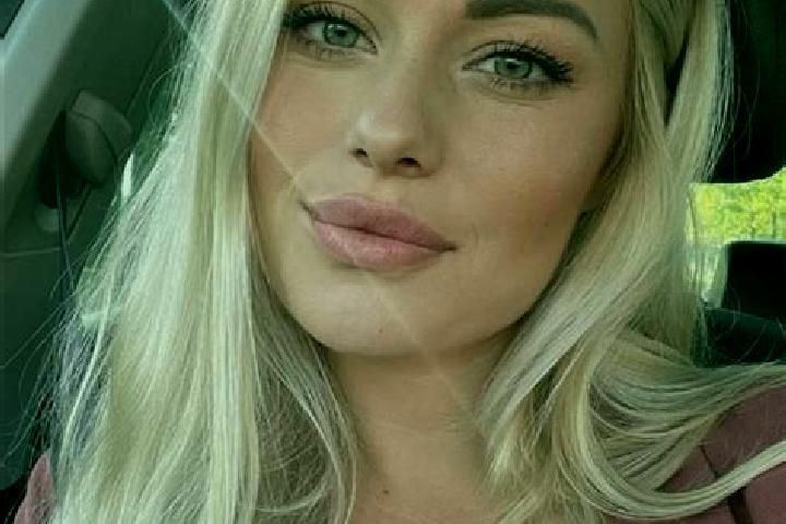 Zoe, 33, a blonde hazel-eyed caribbean companion based in Karamakhi. Offering Deep French Kissing, Erotic Massage, Party Girl. Available for incall and outca...