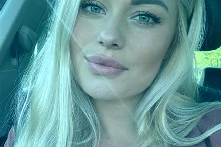 Zoe, 33, a blonde hazel-eyed indian companion based in Urdiain. Offering Massage, BDSM. Available for incall and outcall, overnight bookings available.