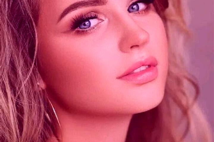 Zoe, 33, a dark blonde blue-eyed caribbean companion based in Bursucani. Offering A-Level, Erotic Massage, Tantra, Overnight, Girlfriend Experience. Availabl...