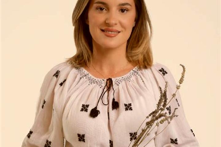 Zoe, 33 — Escort in Ghighiu, Romania