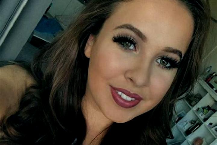 Zoe, 34, a auburn amber-eyed slavic companion based in San Antonio de la Gavia. Offering Striptease, Fetish, Tantra, GFE. Available for incall and outcall, d...