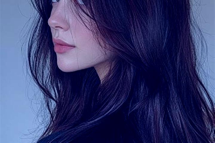 Zoe, 34, a auburn brown-eyed mediterranean companion based in Govindgarh. Offering CIM, 69, Erotic Massage. Available for incall and outcall, day and evening...