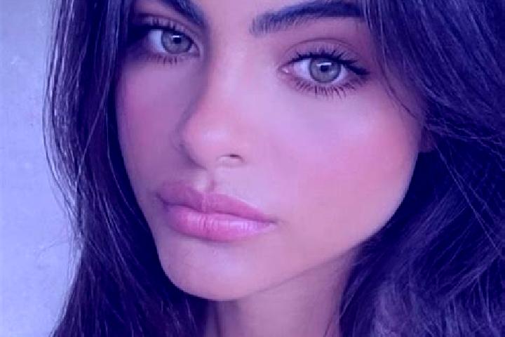 Zoe, 34, a black green-eyed indian companion based in Nava de la Asuncion. Offering Dinner Date, Duos, Prostate Massage, Domination. Available for incall and...
