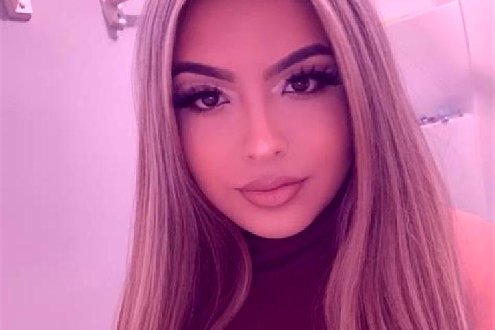 Zoe, 34, a blonde amber-eyed latina companion based in Moreni. Offering Travel Companion, Deep French Kissing, Striptease, 69. Available for incall and outca...