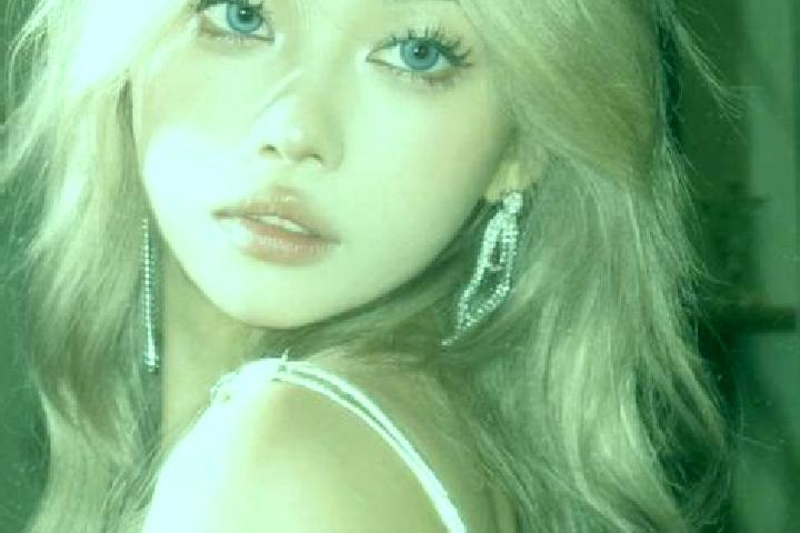 Zoe, 34, a blonde grey-eyed asian companion based in Steenderen. Offering Dinner Date, BDSM, OWO, Striptease. Available for incall and outcall, overnight boo...