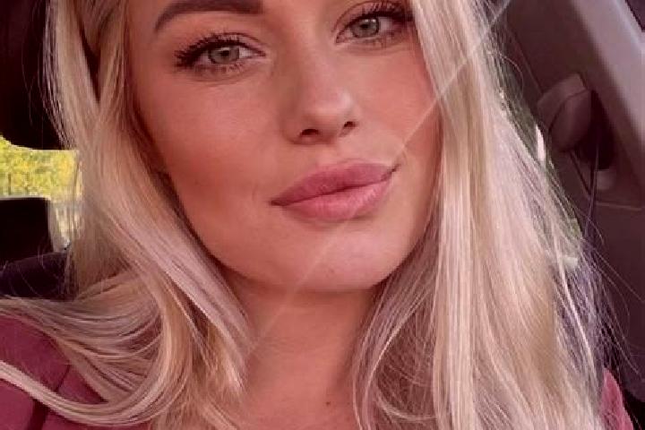 Zoe, 34, a blonde hazel-eyed mediterranean companion based in Coracao de Maria. Offering Travel Companion, 69, Duos. Available for incall and outcall, overni...