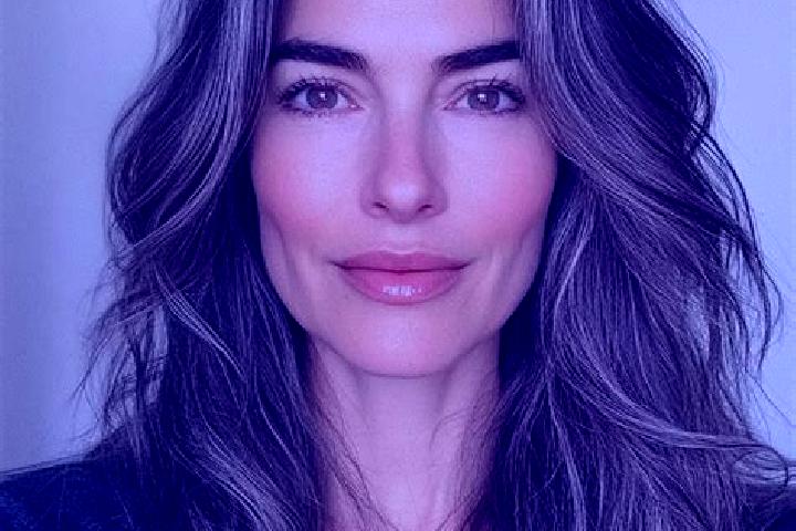 Zoe, 34, a brunette grey-eyed mixed companion based in Tiszaug. Offering Massage, OWO, CIM, Party Girl. Available for incall and outcall, day and evening dates.