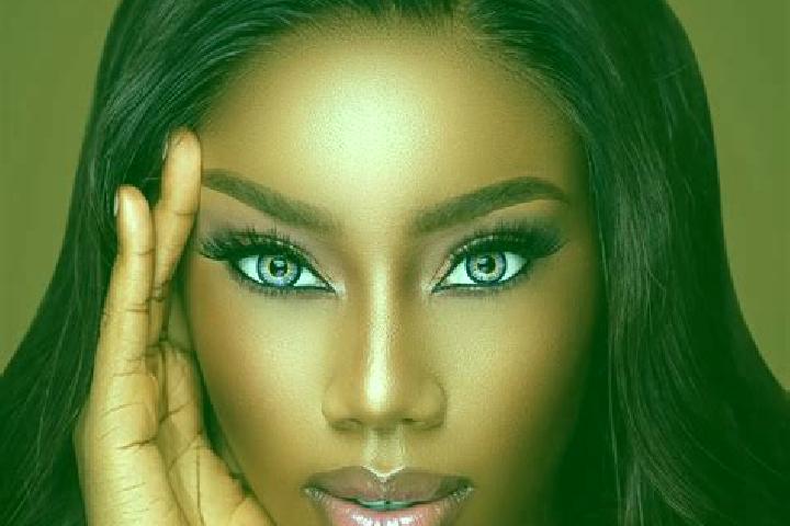 Zoe, 34, a chestnut blue-eyed ebony companion based in Eppenschlag. Offering Fetish, Travel Companion, Girlfriend Experience, Tantra. Available for incall an...