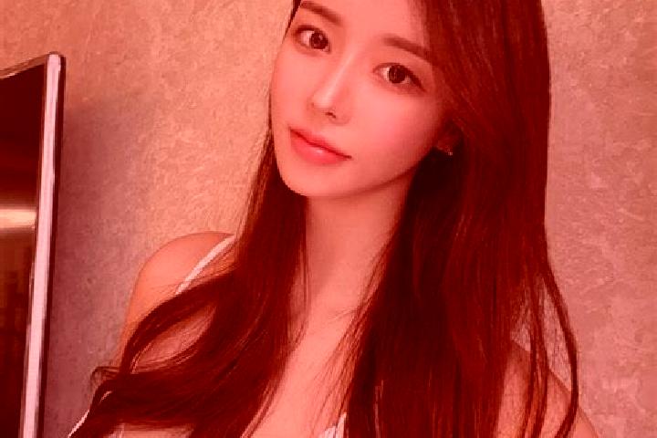 Zoe, 34 — Escort in Liangchahe, China