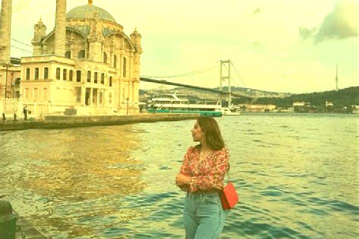 Zoe, 34 — Escort in Ortakoey, Turkey