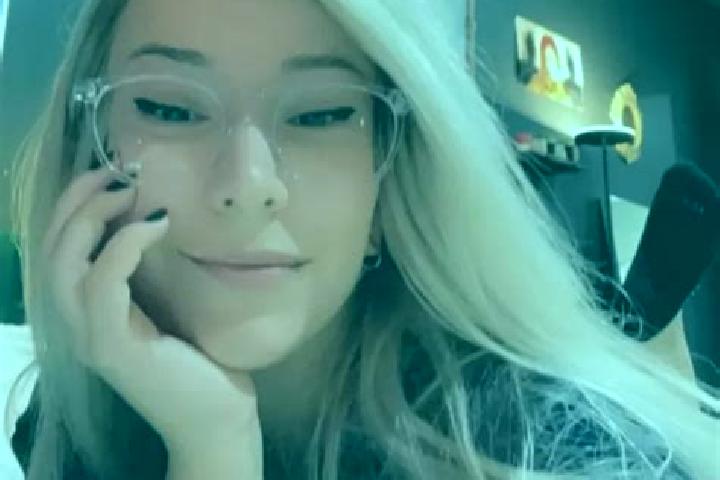 Zoe, 35, a blonde grey-eyed latina companion based in San Lorenzo. Offering Roleplay, CIM, Deep French Kissing. Available for incall and outcall, overnight b...