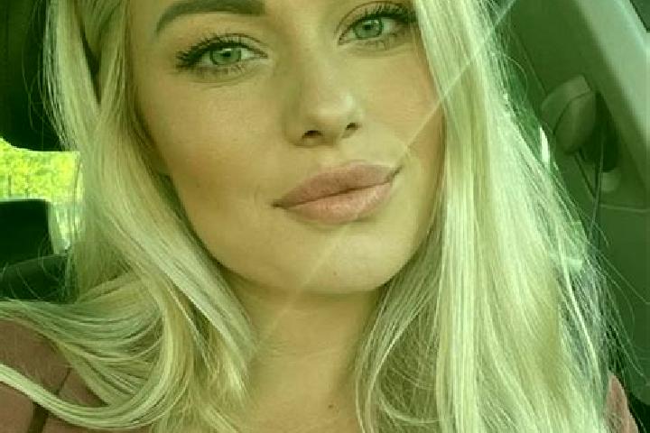Zoe, 35, a blonde hazel-eyed mediterranean companion based in Nederasselt. Offering Fetish, Massage, Tantra, Deep French Kissing. Available for incall and ou...