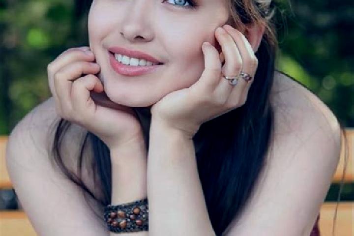 Zoe, 35, a red blue-eyed asian companion based in Hazlehurst. Offering Roleplay, BDSM, Couples. Available for incall and outcall, day and evening dates.