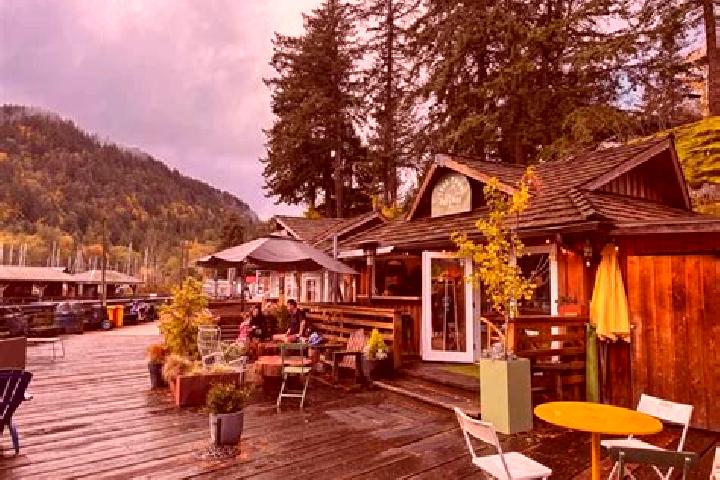 Zoe, 35 — Escort in Bowen Island, Canada