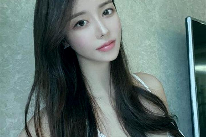 Zoe, 35 — Escort in Mangqu, China