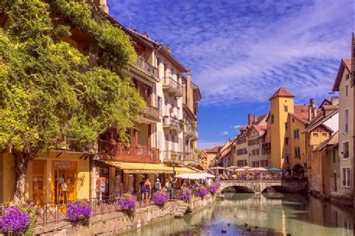 Zoe, 35 — Escort in Vendrest, France