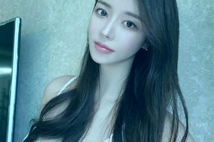 Zoe, 35 — Escort in Xuhujia, China
