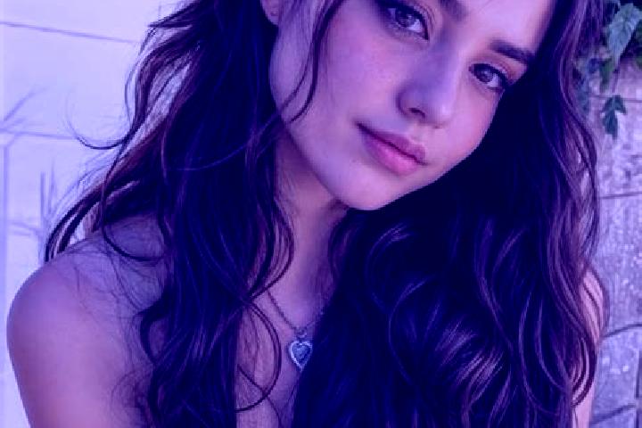 Zoe, 36, a auburn brown-eyed middle eastern companion based in Sannieshof. Offering OWO, Deep French Kissing, Striptease, GFE, Massage. Available for incall ...