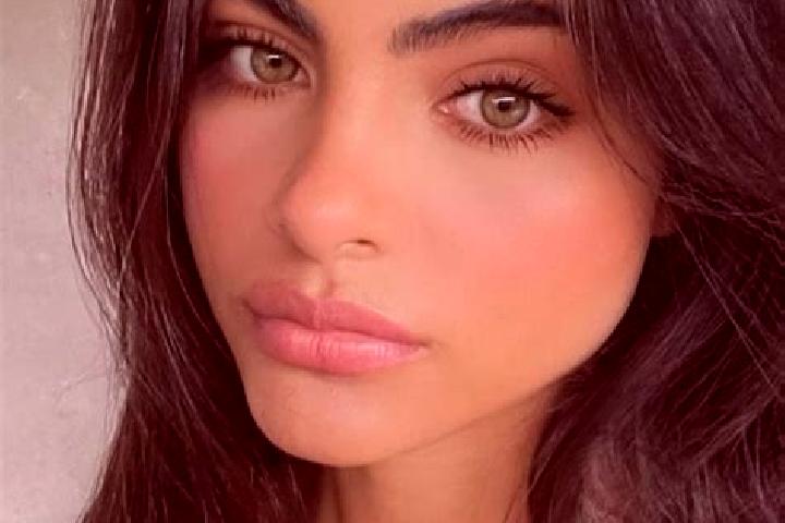 Zoe, 36, a black hazel-eyed european companion based in Landete. Offering Overnight, Roleplay, Striptease, Travel Companion, A-Level. Available for incall an...