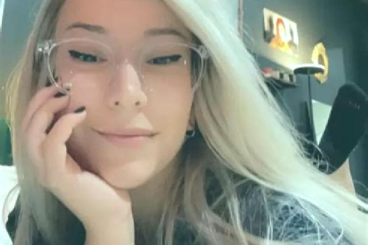 Zoe, 36, a blonde grey-eyed asian companion based in Plombieres-les-Bains. Offering Travel Companion, 69, OWO, CIM, Fetish. Available for incall and outcall,...