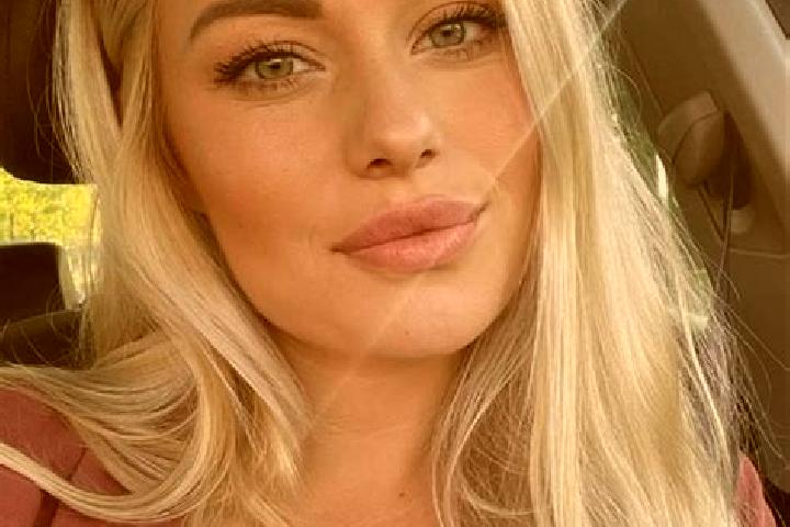 Zoe, 36, a blonde hazel-eyed latina companion based in Aquila. Offering Overnight, GFE, 69, Prostate Massage. Available for incall and outcall, overnight boo...