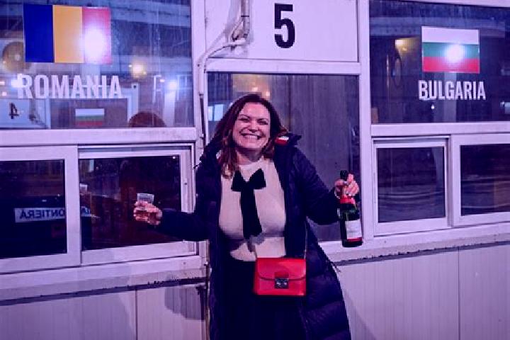 Zoe, 36 — Escort in Crivesti, Romania