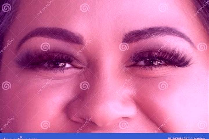 Zoe, 37, a black green-eyed latina companion based in Sijia. Offering CIM, Duos, Couples. Available for incall and outcall, day and evening dates.