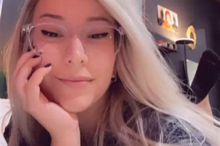 Zoe, 37, a blonde grey-eyed asian companion based in Sebastian Lerdo de Tejada. Offering GFE, Dinner Date, 69. Available for incall and outcall, day and even...