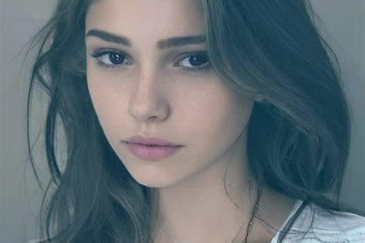 Zoe, 37, a chestnut grey-eyed slavic companion based in Tulapilla. Offering A-Level, CIM, Travel Companion, 69, Couples. Available for incall and outcall, ov...