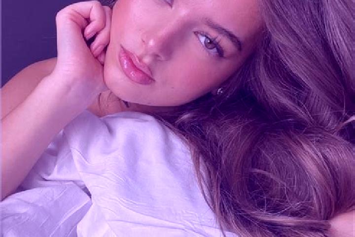 Zoe, 37, a red hazel-eyed latina companion based in Esim. Offering A-Level, OWO, Party Girl, GFE, Tantra. Available for incall and outcall, day and evening d...