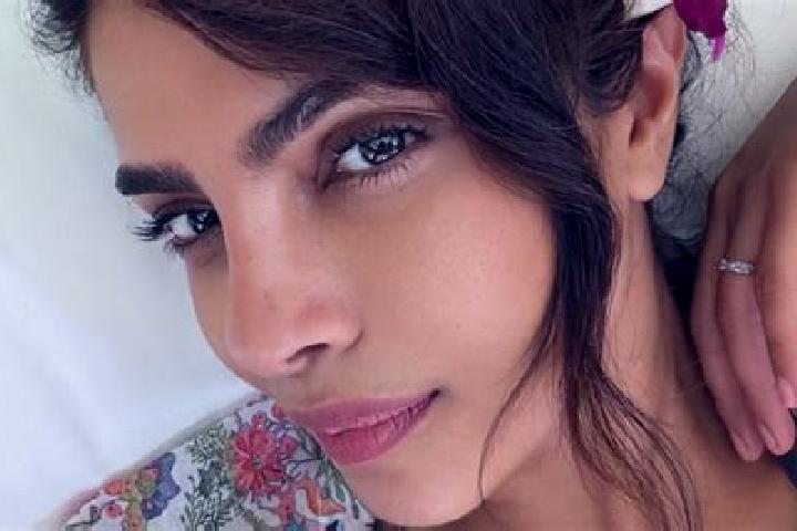 Zoe, 37 — Escort in Munshat Ali Agha, Egypt