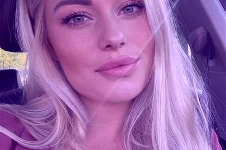 Zoe, 38, a blonde hazel-eyed mixed companion based in Piesport. Offering Domination, Erotic Massage. Available for incall and outcall, overnight bookings ava...