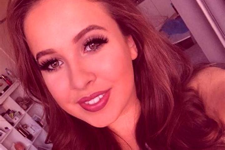 Zoe, 38, a brunette grey-eyed caucasian companion based in Gjinaj. Offering Erotic Massage, Deep French Kissing, Massage. Available for incall and outcall, d...