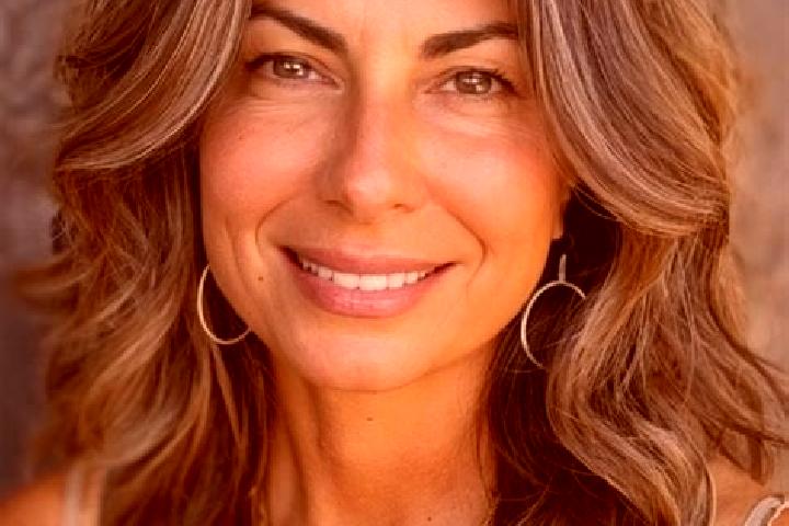 Zoe, 38, a brunette grey-eyed latina companion based in Tutem. Offering Overnight, Roleplay, OWO, 69. Available for incall and outcall, day and evening dates.