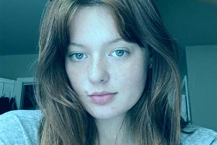 Zoe, 38, a chestnut grey-eyed mixed companion based in Focsani. Offering Overnight, Couples, A-Level, Party Girl. Available for incall and outcall, overnight...