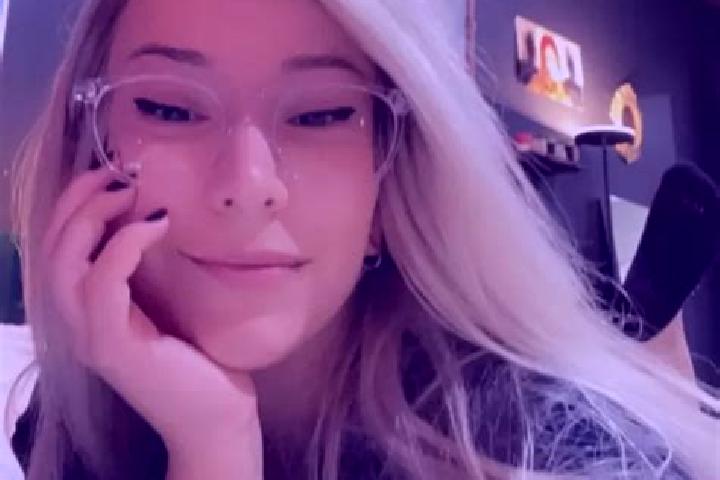 Zoe, 38, a platinum blonde amber-eyed latina companion based in Bena. Offering Massage, A-Level, Deep French Kissing. Available for incall and outcall, overn...