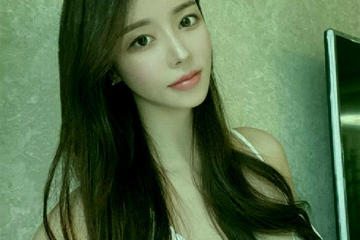 Zoe, 38 — Escort in Muyudian, China